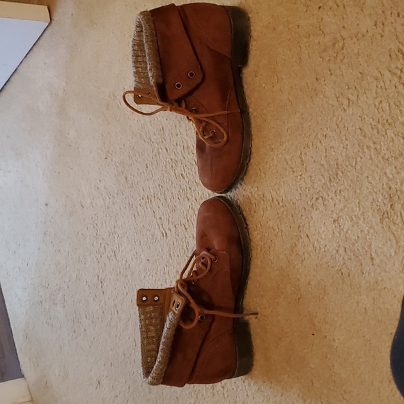 Brown suede boots - Picture 3 of 4